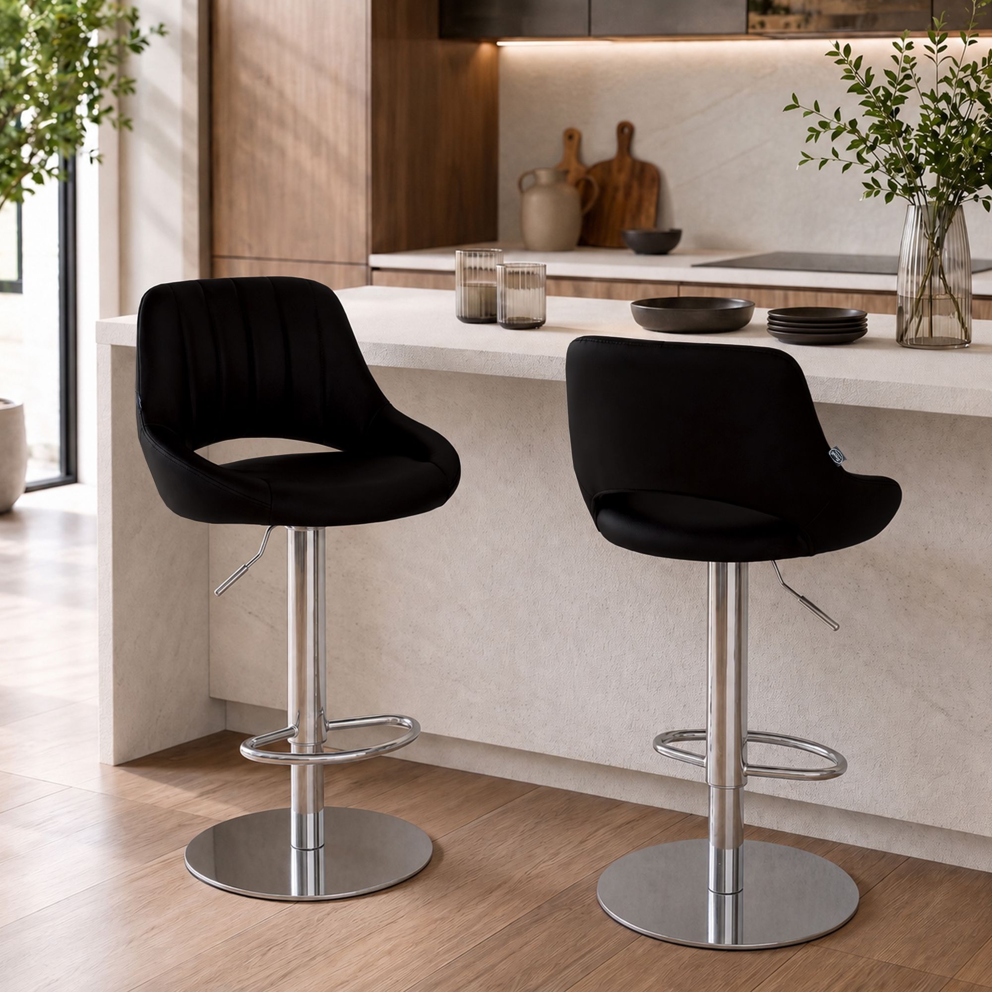 Taburete de bar Milet con estructura resistente cromada