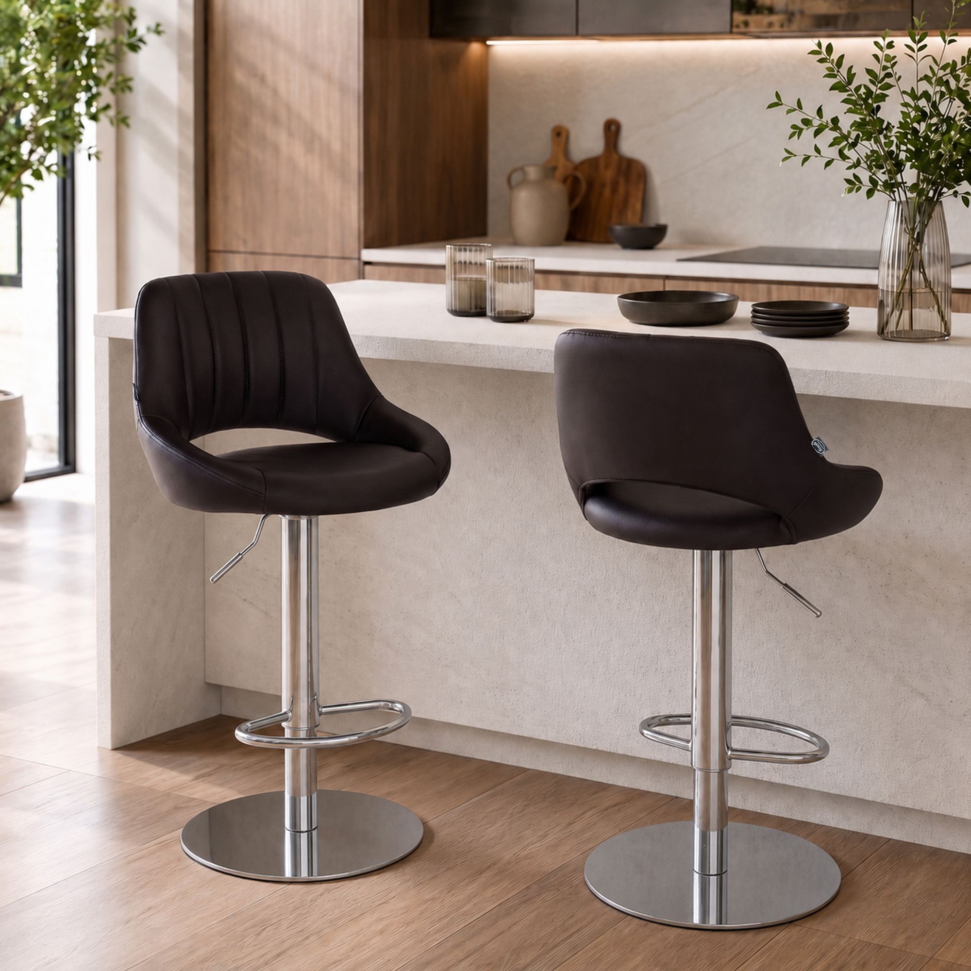 Taburete de bar Milet con estructura resistente cromada