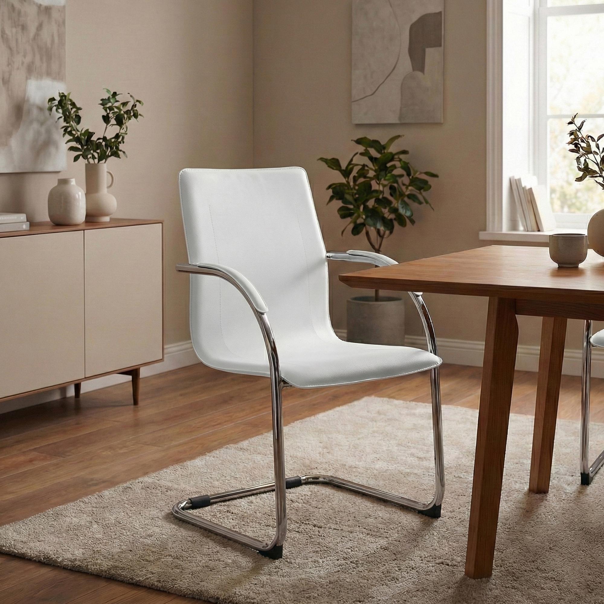 Silla cantilever Noeleen de piel sintetica