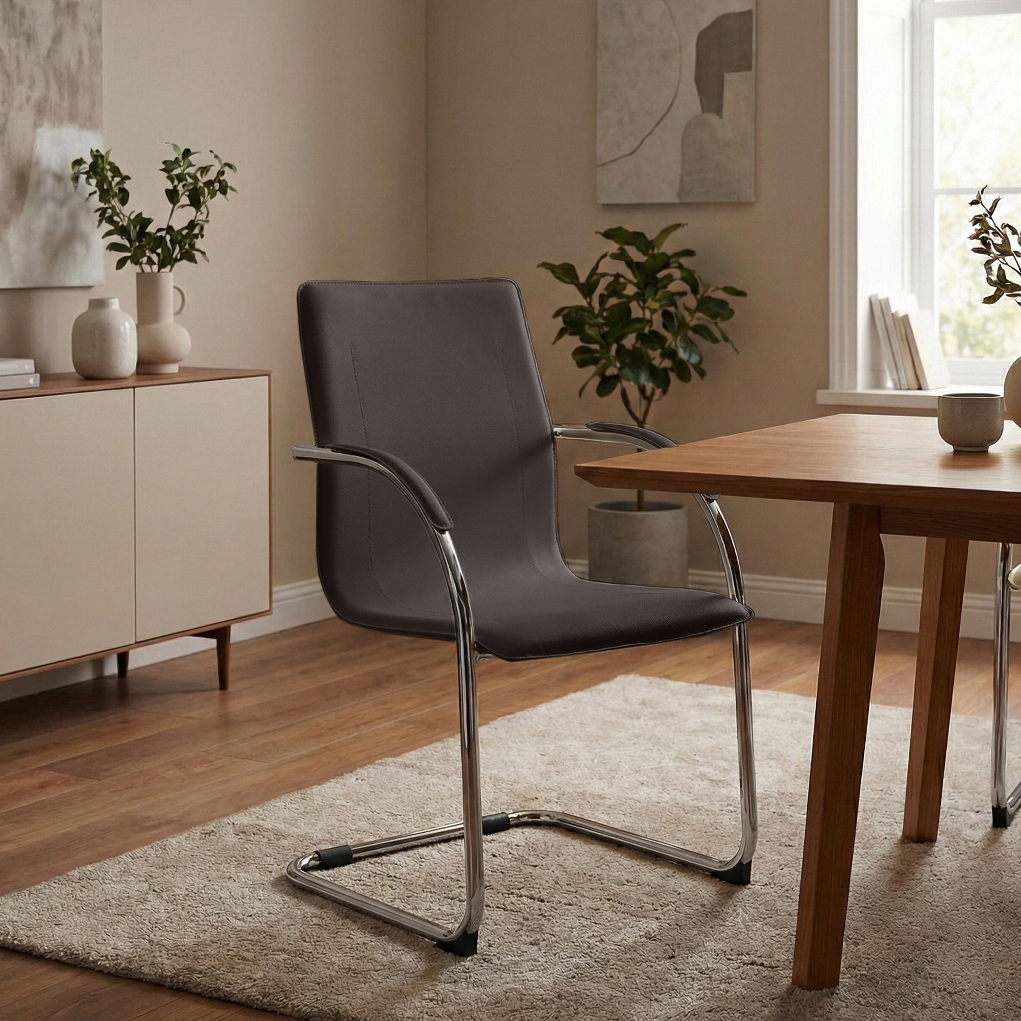 Silla cantilever Noeleen de piel sintetica
